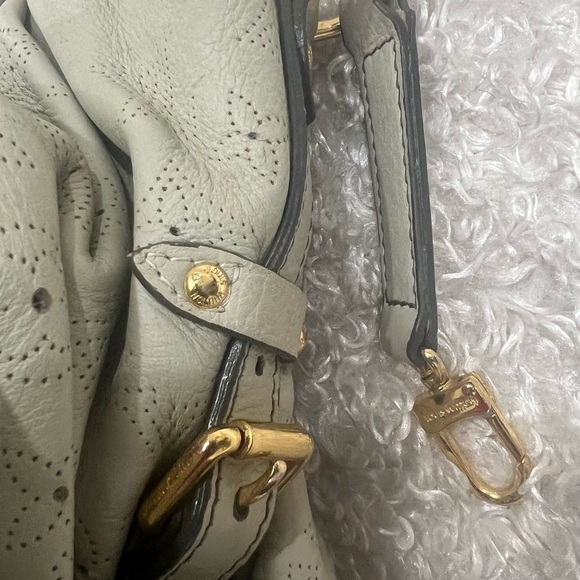 Louis Vuitton Hobo Mahina Leather Bag - Picture 7 of 16